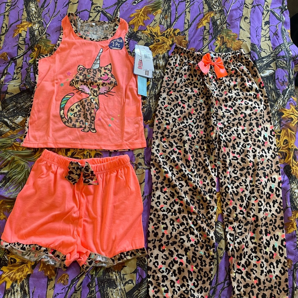 NWTS adorable girls 3 piece Freestyle size 6X tall pajama set